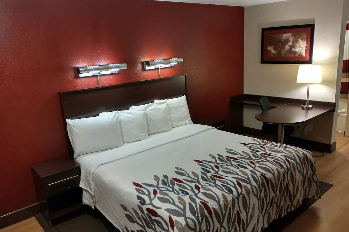 Schreibtisch, laptopgeeigneter Arbeitsplatz, Verdunkelungsvorhänge