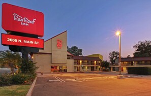 A Red Roof Inn with a large sign, located at 2600 N. Main St. - Red Roof Inn Santa Ana (Santa Ana)