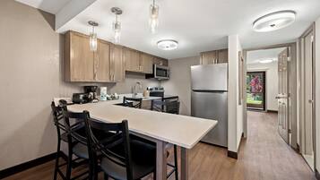 Suite, 1 King Bed with Sofa bed, Kitchen, Poolside (Smoke Free) | Private kitchen
