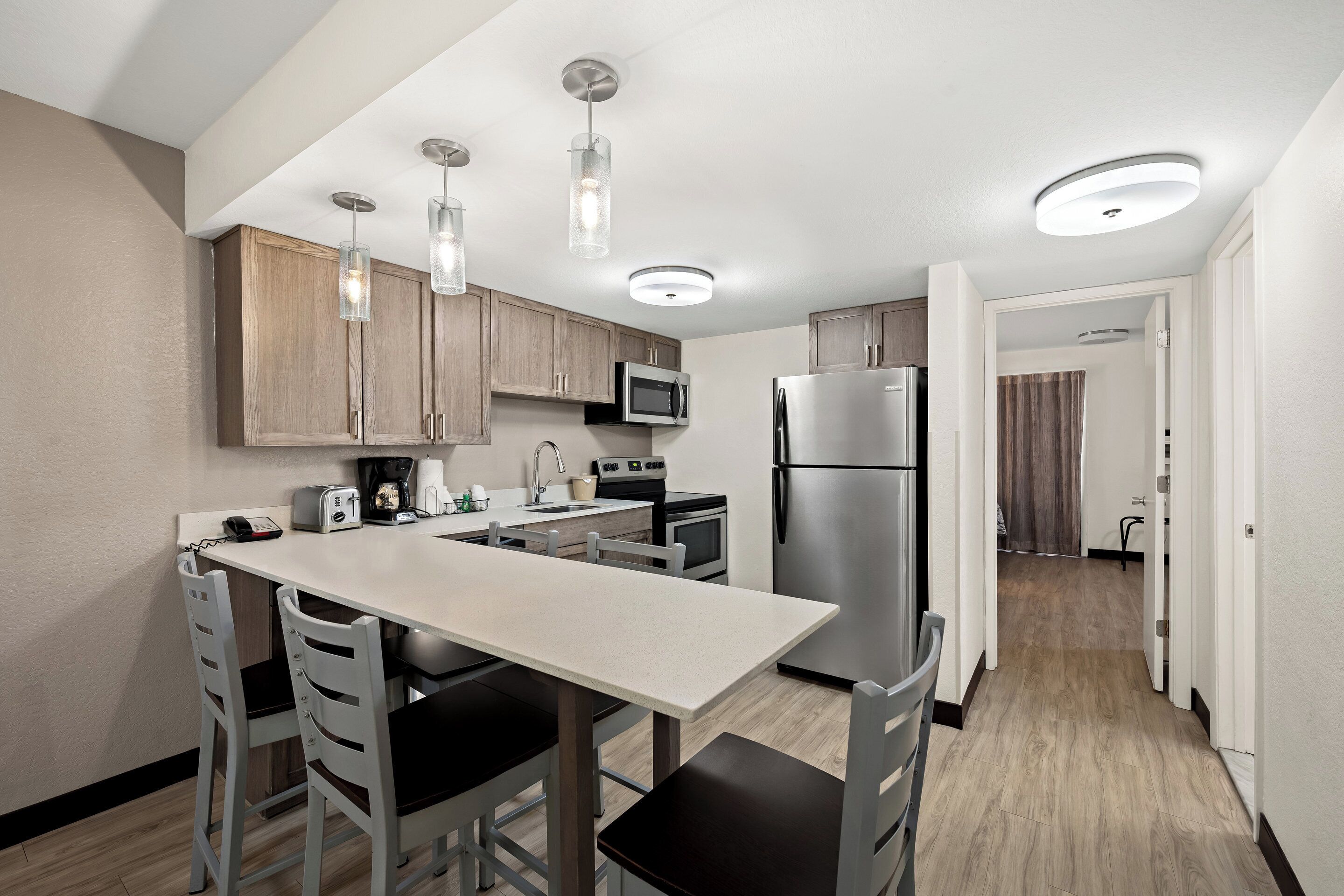 Suite, Multiple Beds, Kitchen, Poolside (Smoke Free)