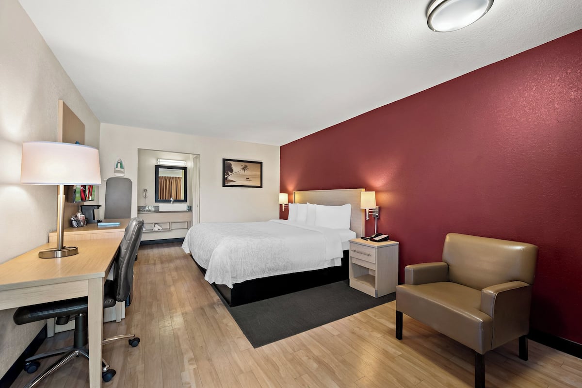 Superior Room, 1 King Bed, Poolside (Smoke Free) | 1 bedroom, desk, laptop workspace, blackout drapes
