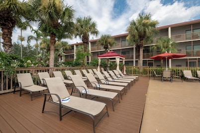Red Roof Inn PLUS+ & Suites Naples Downtown-5th Ave S