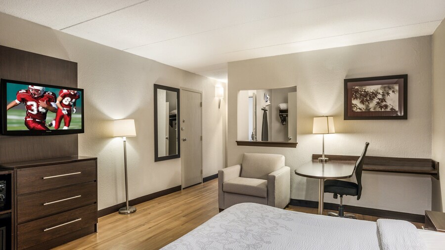 Red Roof Inn PLUS+ Boston - Woburn/ Burlington