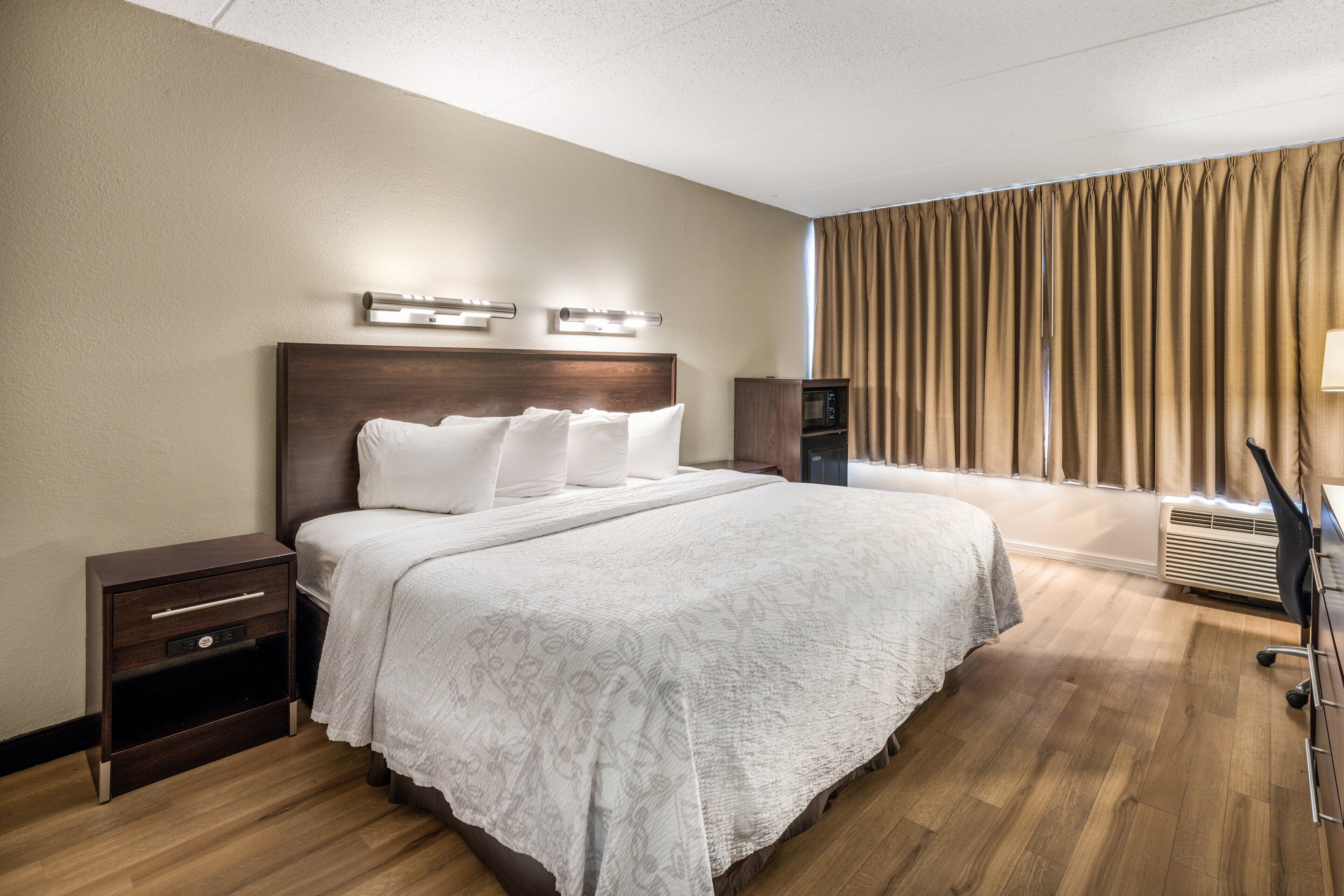 Photo - Red Roof Inn PLUS+ Boston - Woburn/ Burlington