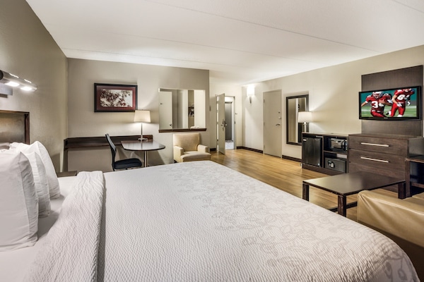 1 bedroom, in-room safe, desk, iron/ironing board