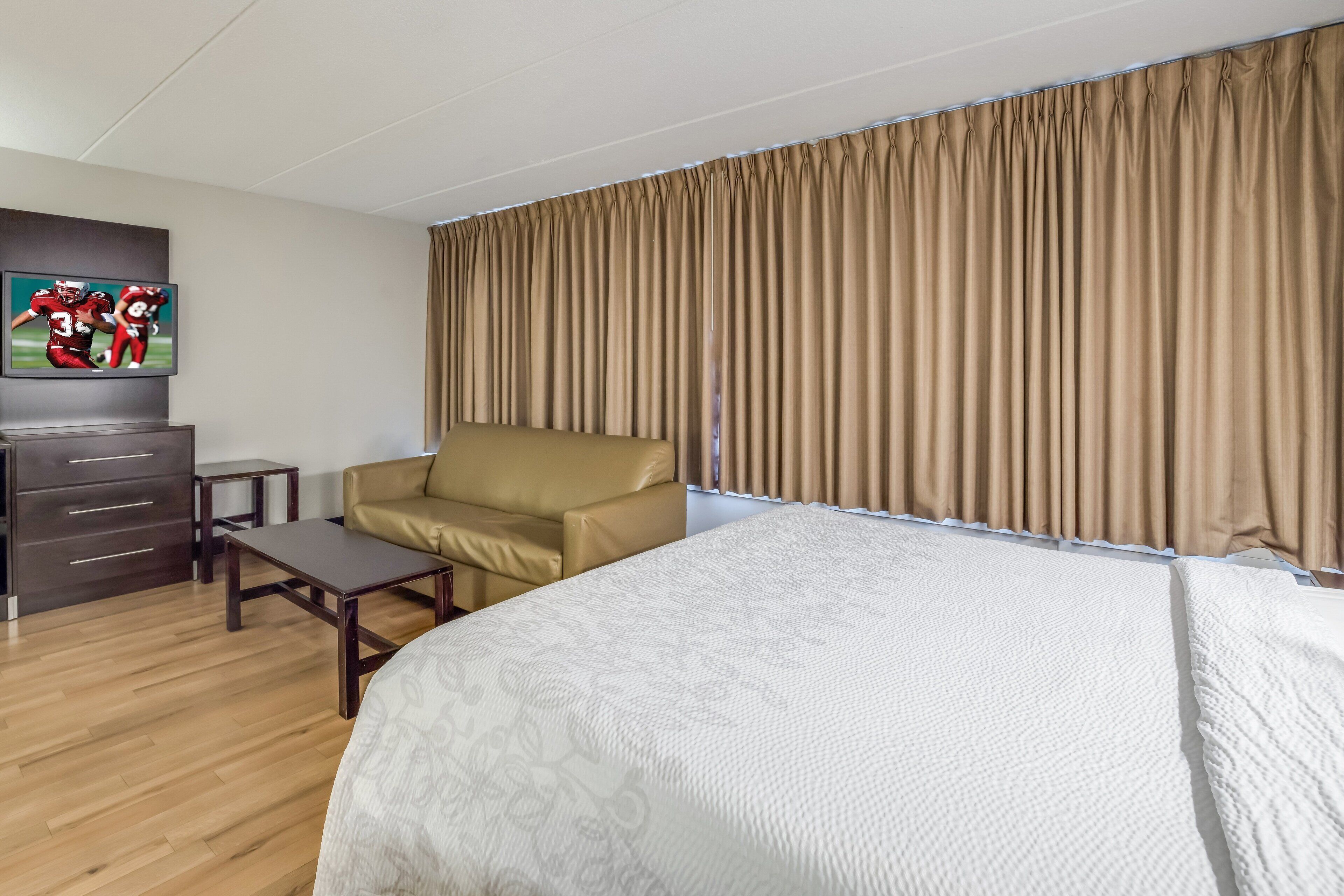 Photo - Red Roof Inn PLUS+ Boston - Woburn/ Burlington