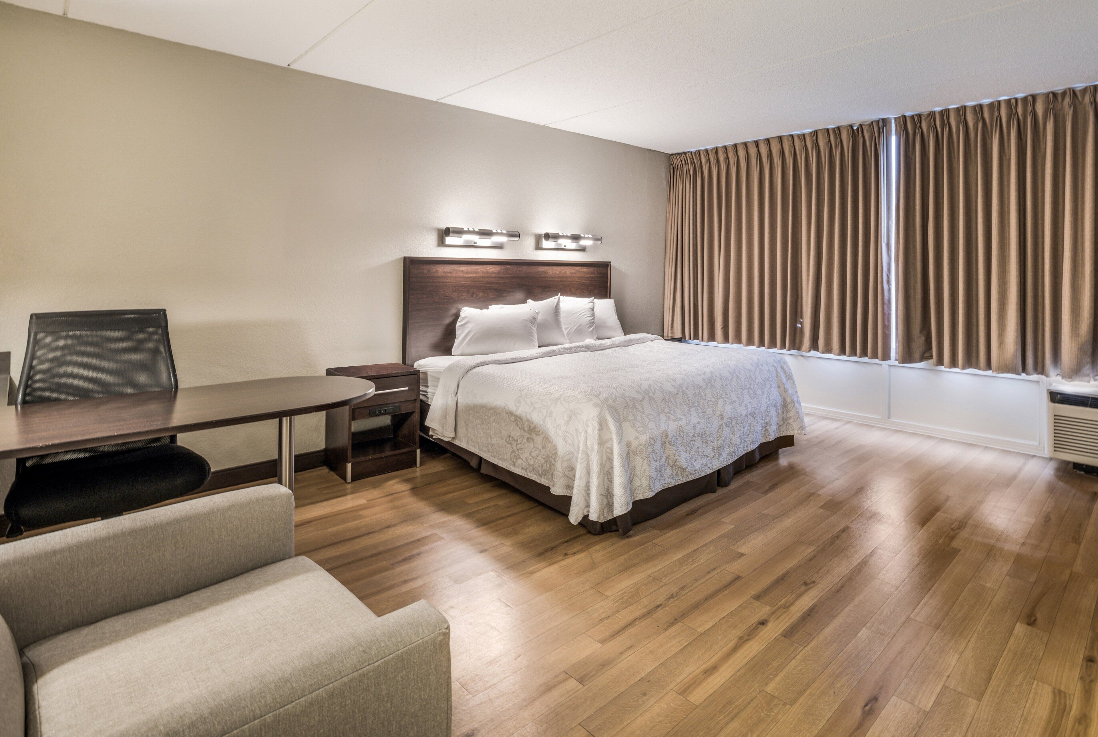 Photo - Red Roof Inn PLUS+ Boston - Woburn/ Burlington