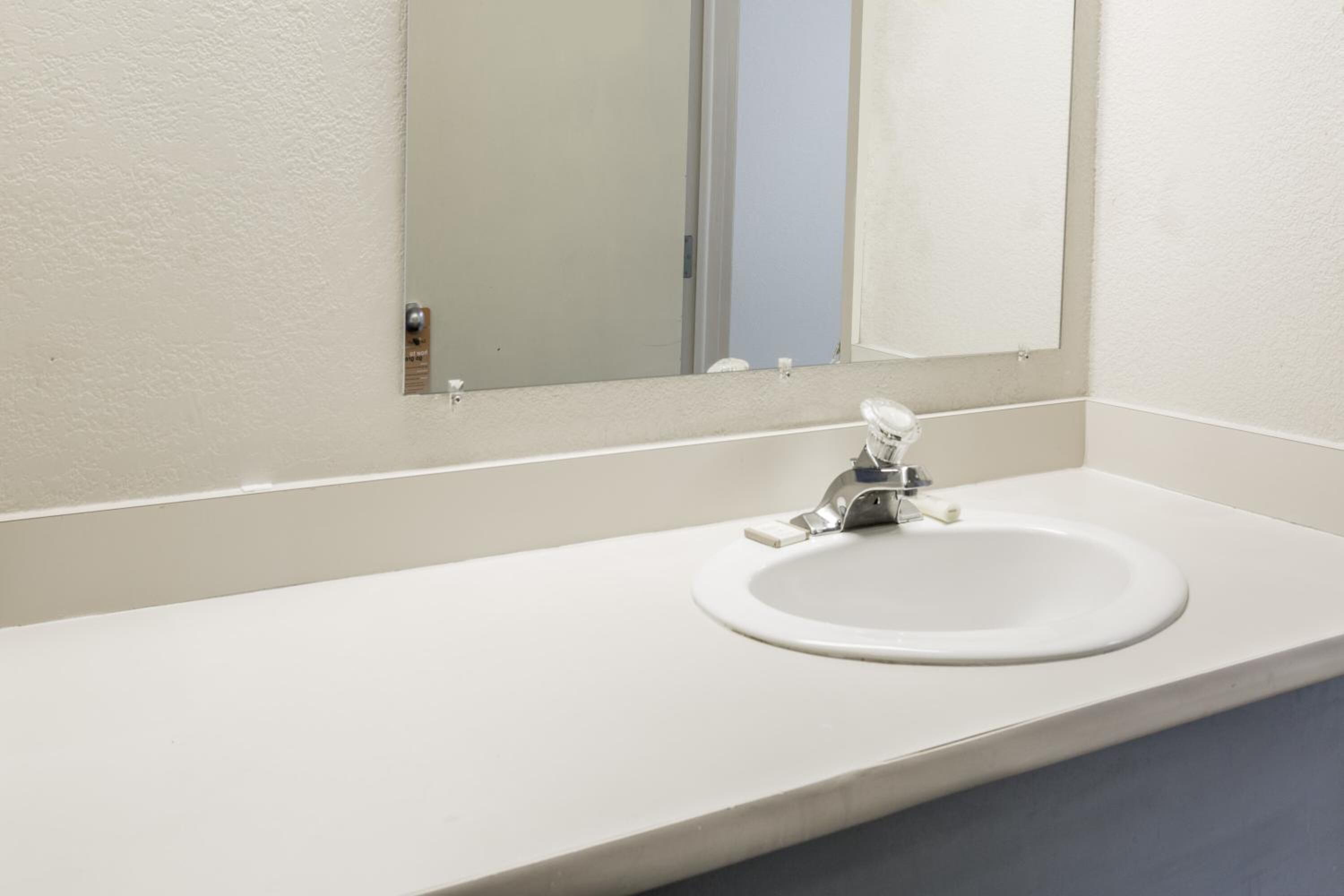 Chuveiro/banheira combinados, produtos de toalete grátis