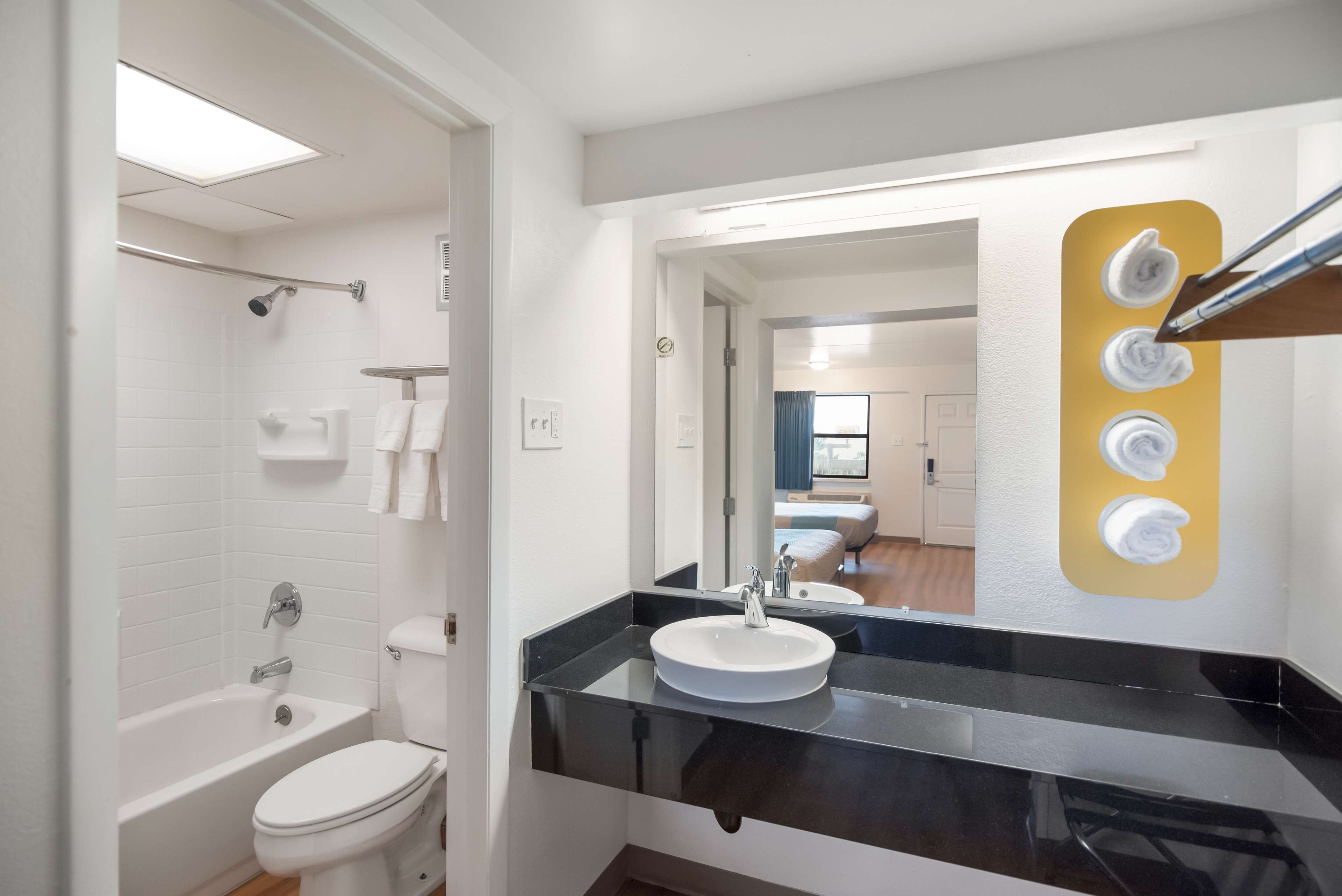 淋浴/浴缸二合一、免費盥洗用品、吹風機、毛巾