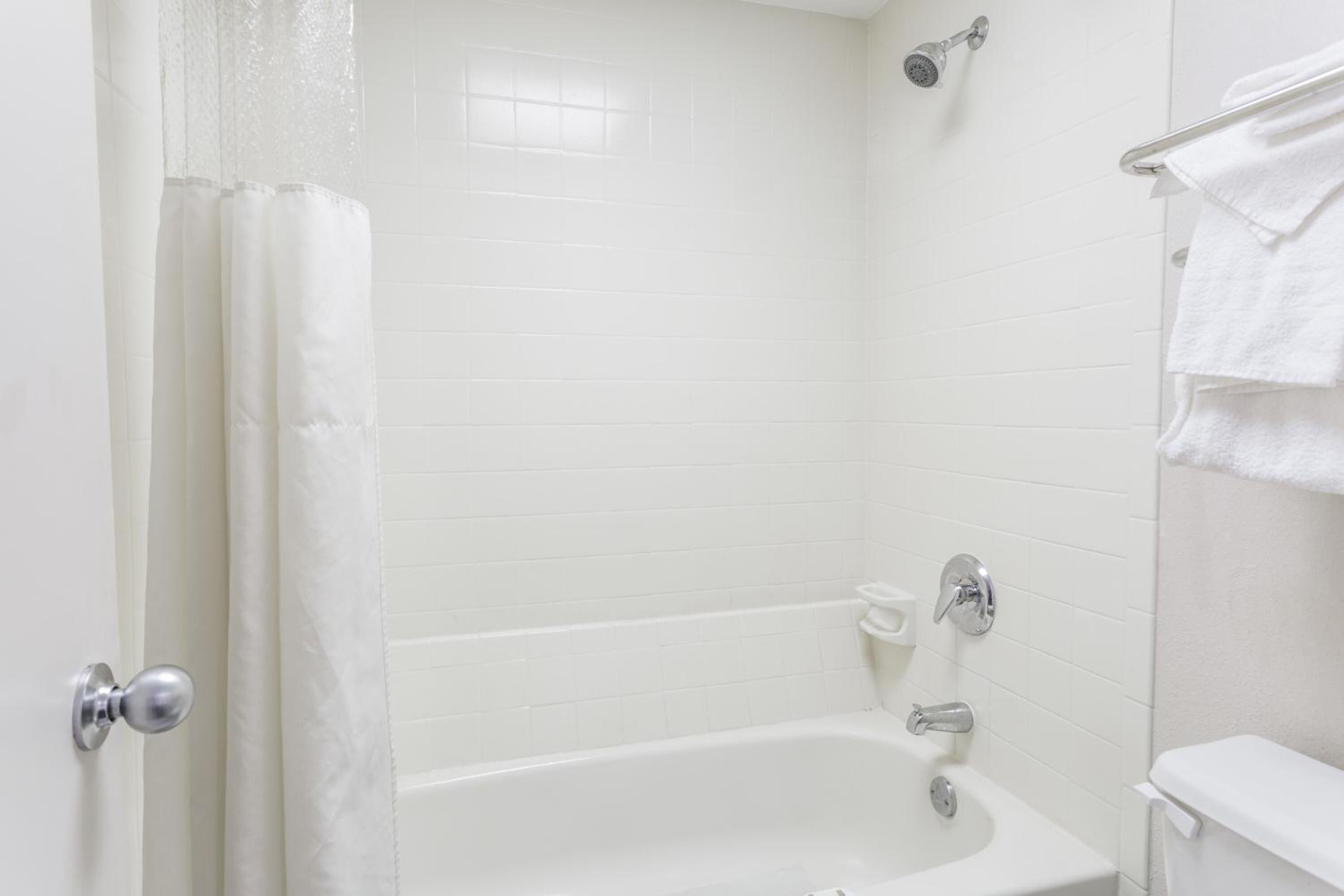 Chuveiro/banheira combinados, produtos de toalete grátis