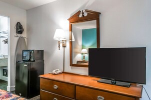 Roupas de cama premium, escrivaninha, ferros/tábuas de passar roupa