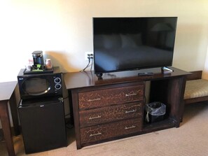 1 bedroom, premium bedding, desk, iron/ironing board