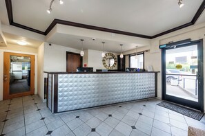 Reception - District Hotel by OYO Portland Convention Center (Portland)