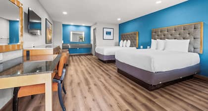 Econo Lodge Inn & Suites