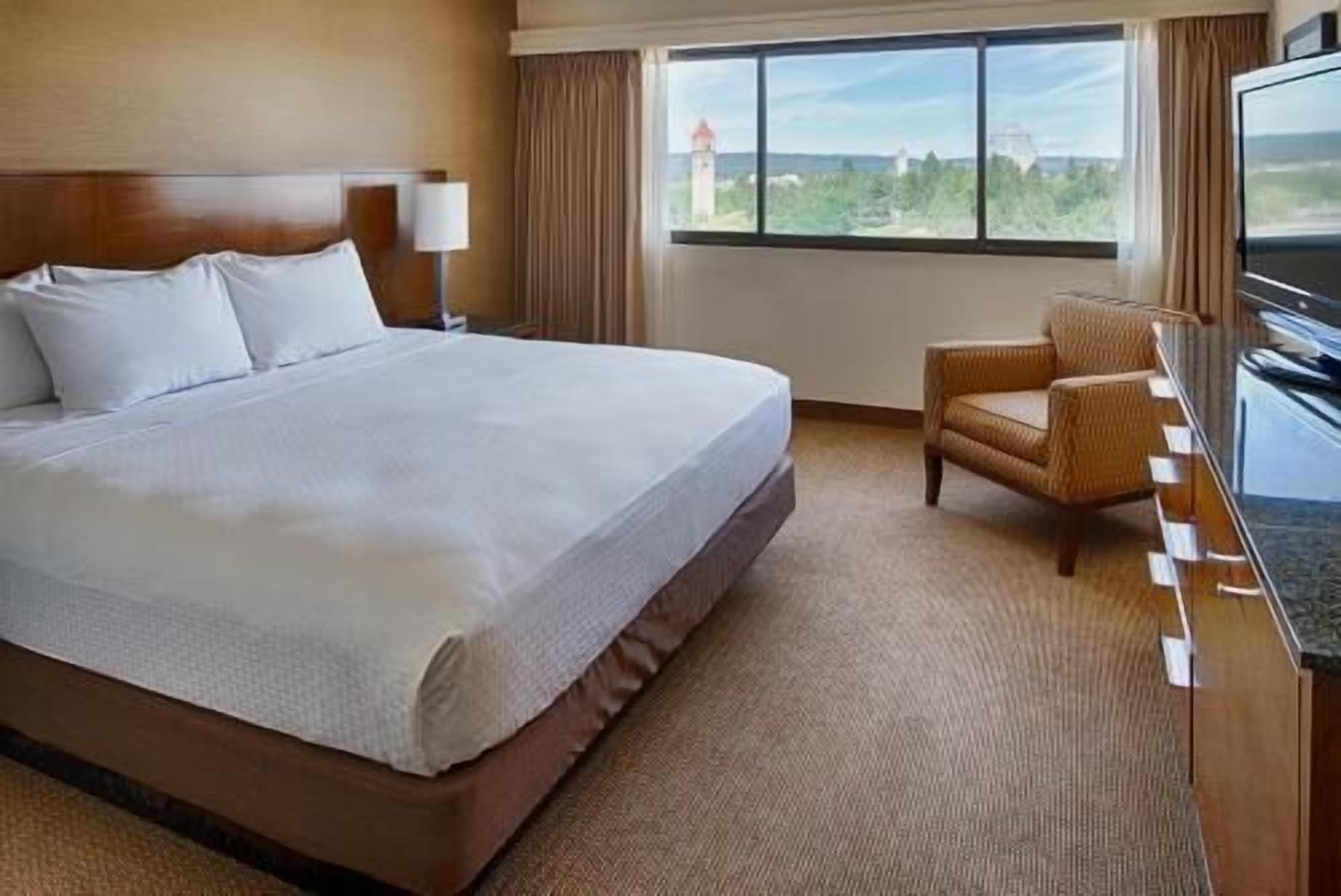 Premium bedding, down comforters, pillowtop beds, desk