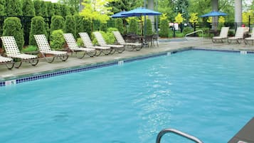 Seasonal outdoor pool, pool umbrellas, sun loungers