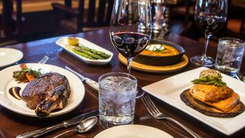 2 restaurants, breakfast, lunch, dinner served; American cuisine