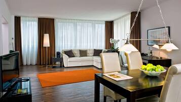 Ropa de cama hipoalergénica, escritorio y cortinas blackout