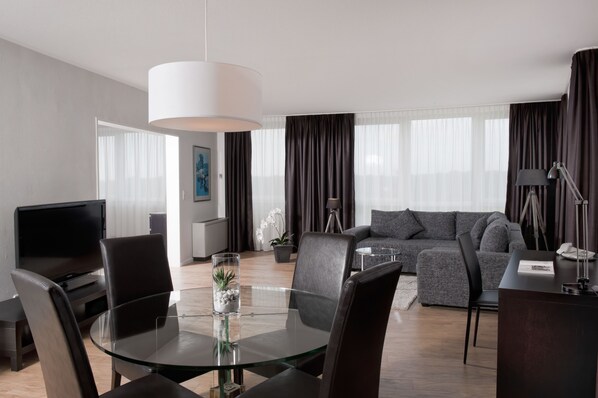 Suite | Living area | Flat-screen TV