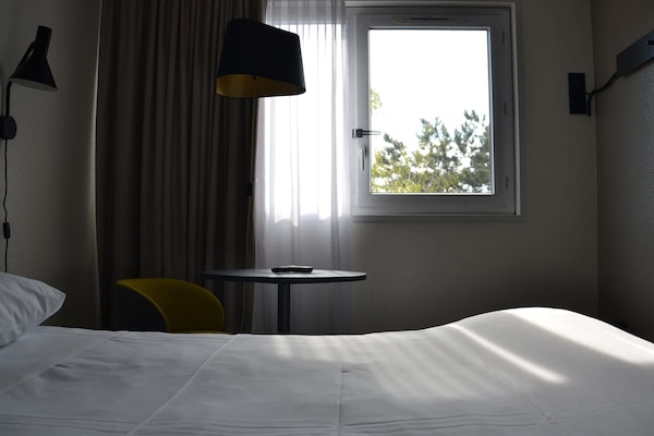 Standard Room, 1 Double Bed | Premium bedding, desk, soundproofing, free WiFi