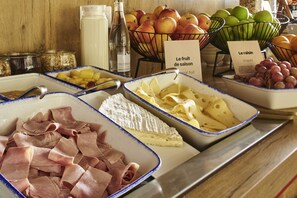 Kontinental frokost hver dag (EUR 13.90 per person)