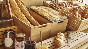 Tägliches kontinentales Frühstück gegen Gebühr