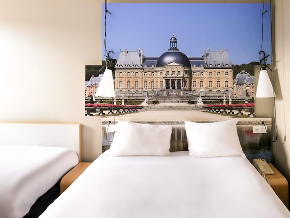 Standard-Doppelzimmer, 1 Doppelbett | Zimmersafe, Schreibtisch, schallisolierte Zimmer, Bügeleisen/Bügelbrett