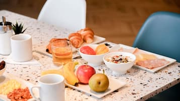 Daily buffet breakfast for a fee