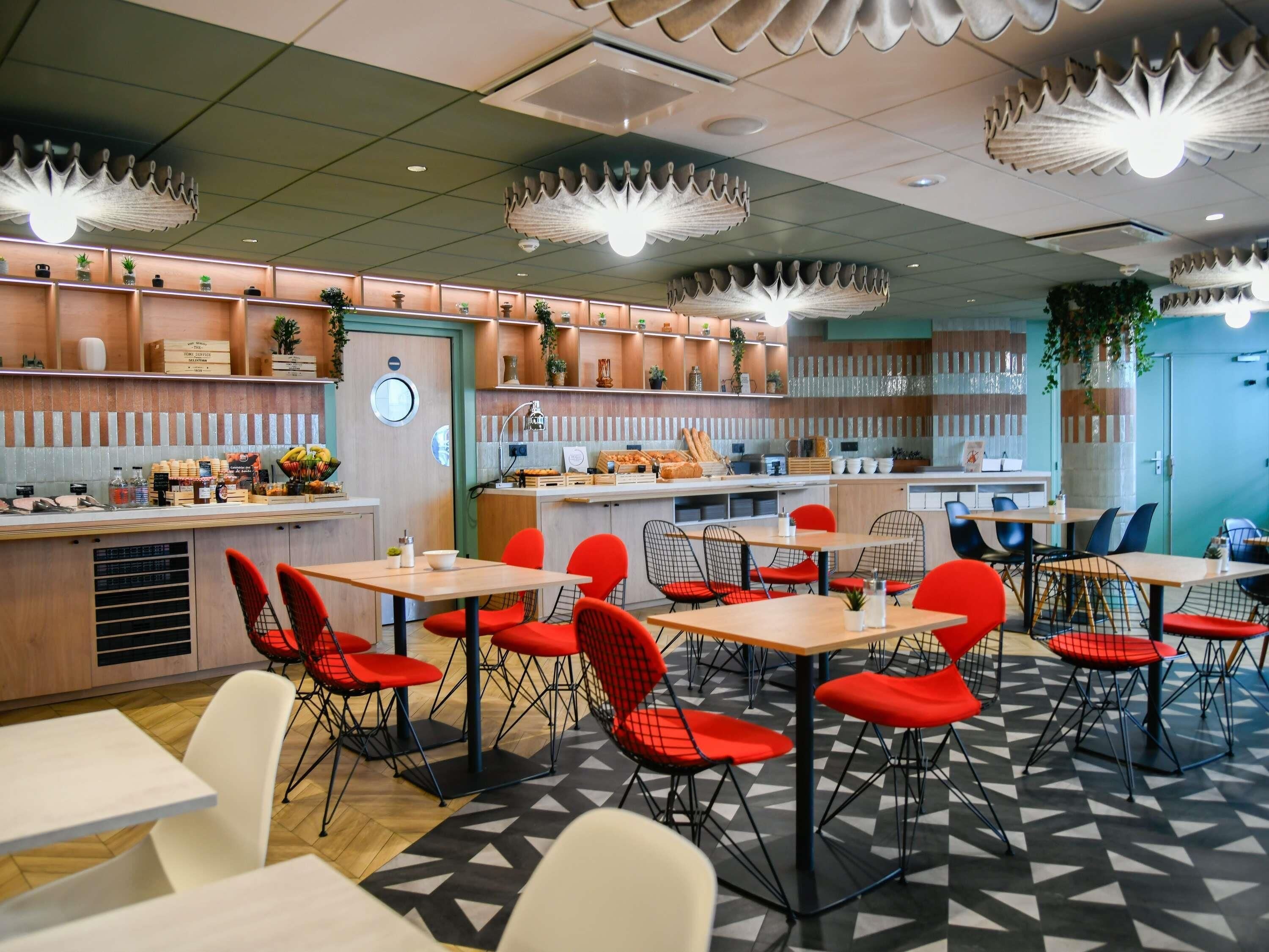 Daily buffet breakfast (EUR 13.9 per person)