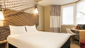 Standard Room, 1 Double Bed | Premium bedding, in-room safe, desk, soundproofing