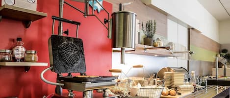 Petit déjeuner buffet (18 EUR par personne)
