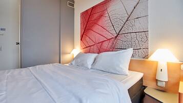 Standard Room, 1 Double Bed | Living area | 56-inch flat-screen TV with satellite channels