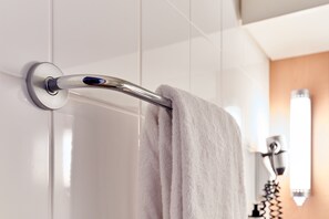 ฝักบัว, ของใช้ในห้องน้ำเป็นมิตรต่อสิ่งแว�ดล้อม, ไดร์เป่าผม, ผ้าเช็ดตัว