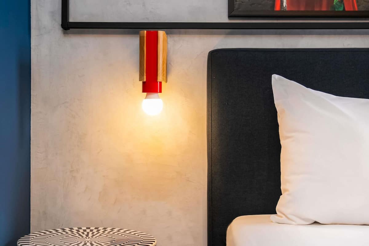 Premium bedding, in-room safe, desk, laptop workspace