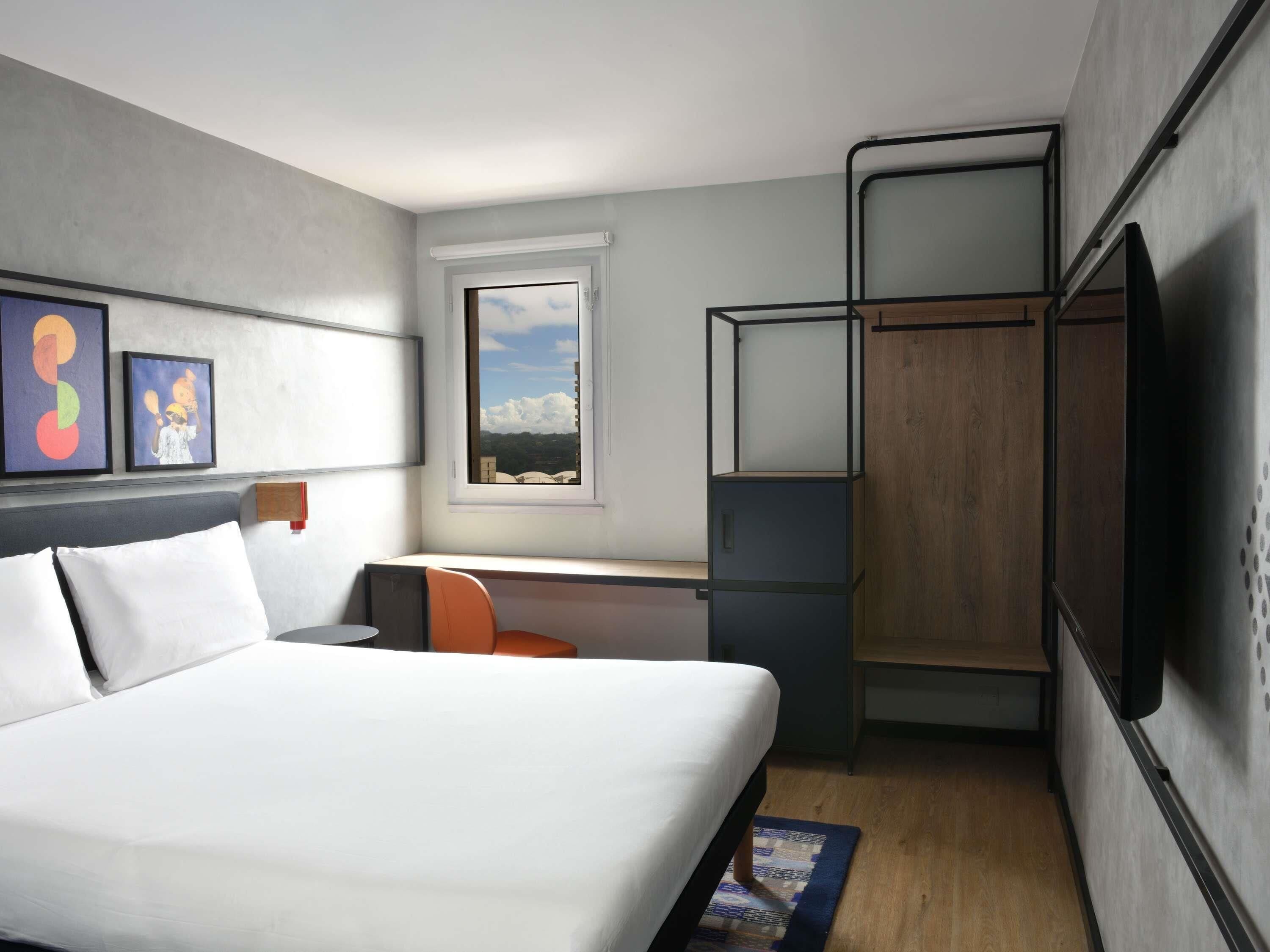 Standard Room, 1 Double Bed (Recently renovated) | Premium bedding, in-room safe, desk, laptop workspace