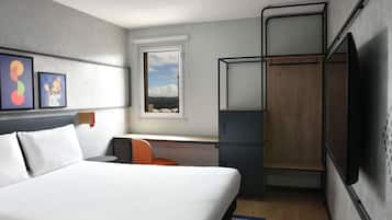 Habitación estándar, 1 cama matrimonial (Recently renovated) | Ropa de cama de alta calidad y caja de seguridad en la habitación