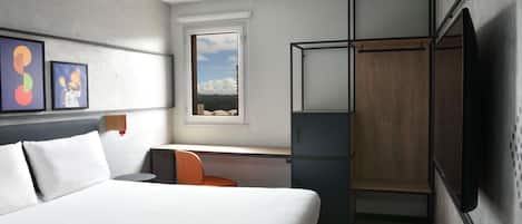 Standard Room, 1 Double Bed (Recently renovated) | Premium bedding, in-room safe, desk, laptop workspace