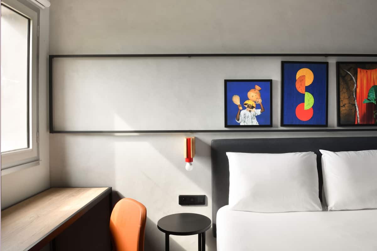 Standard Room, 1 Double Bed (Recently renovated) | Premium bedding, in-room safe, desk, laptop workspace