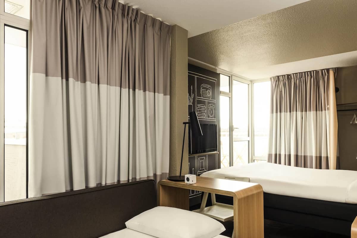 Quarto superior, várias camas | Roupas de cama premium, cofres nos quartos, individualmente decorados