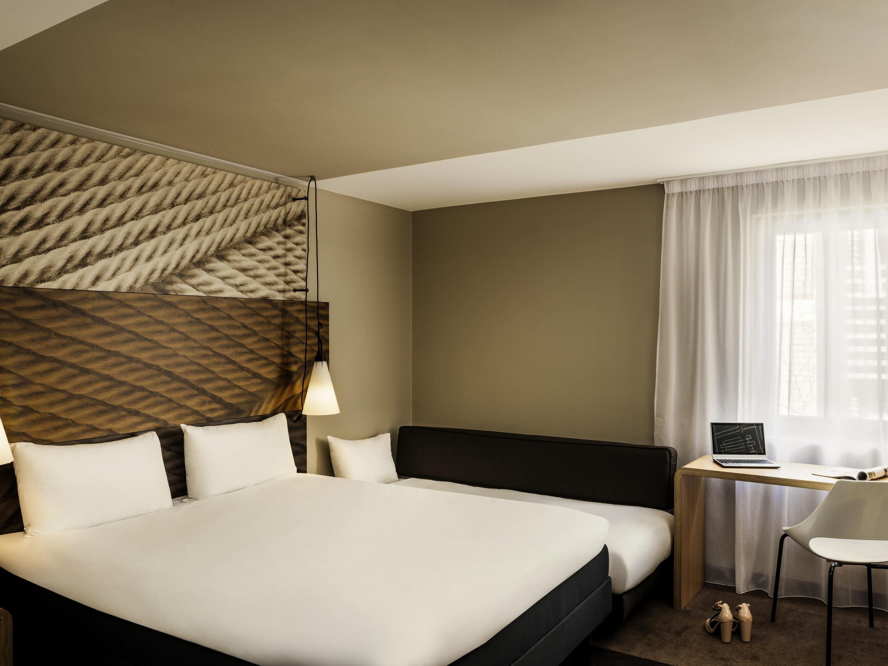 Habitación superior, varias camas | Ropa de cama de alta calidad, caja fuerte, decoración individual