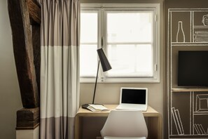 Standardzimmer, 1 Doppelbett | Wohnbereich | Flachbildfernseher