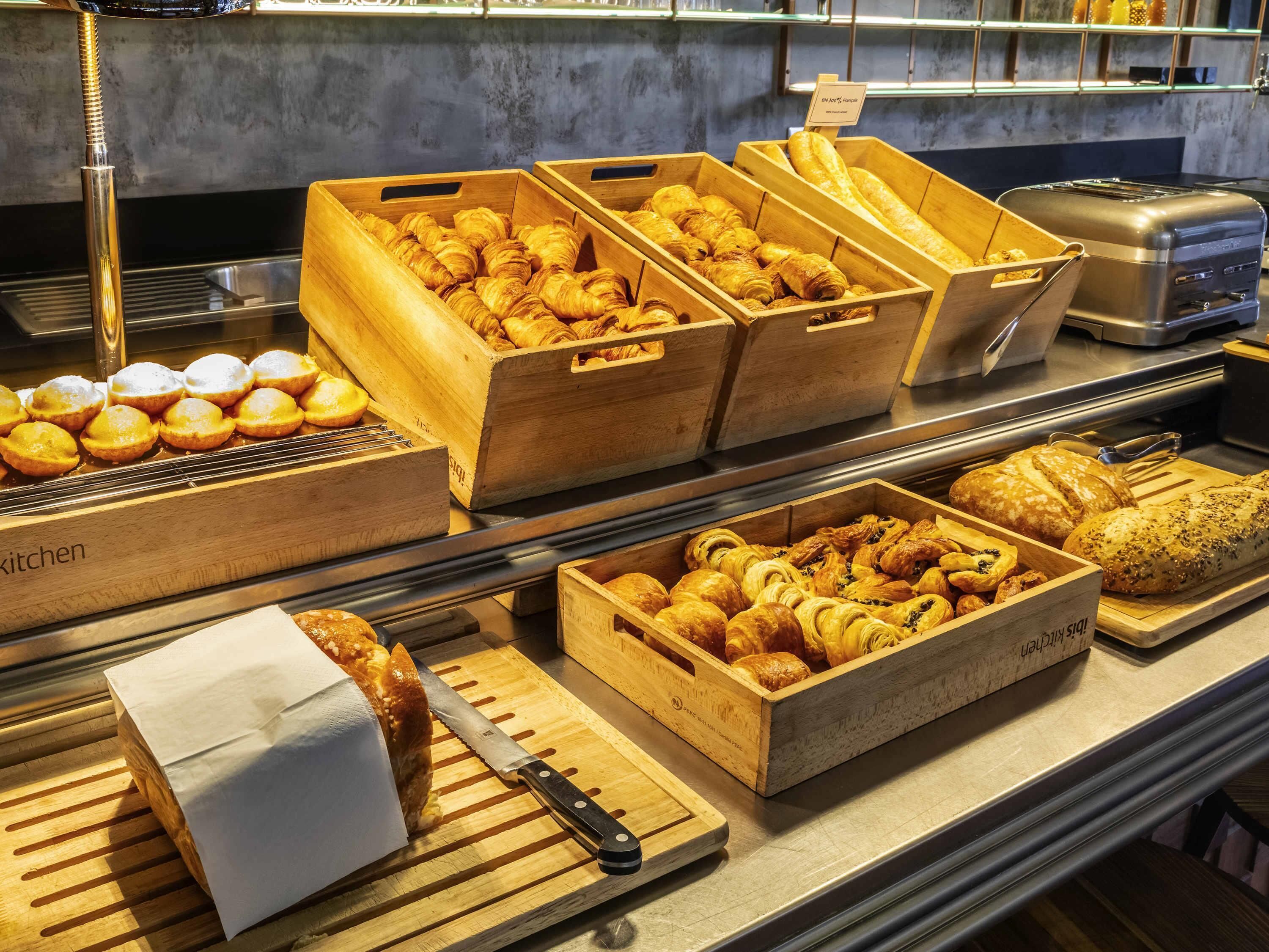 daily buffet breakfast for a fee