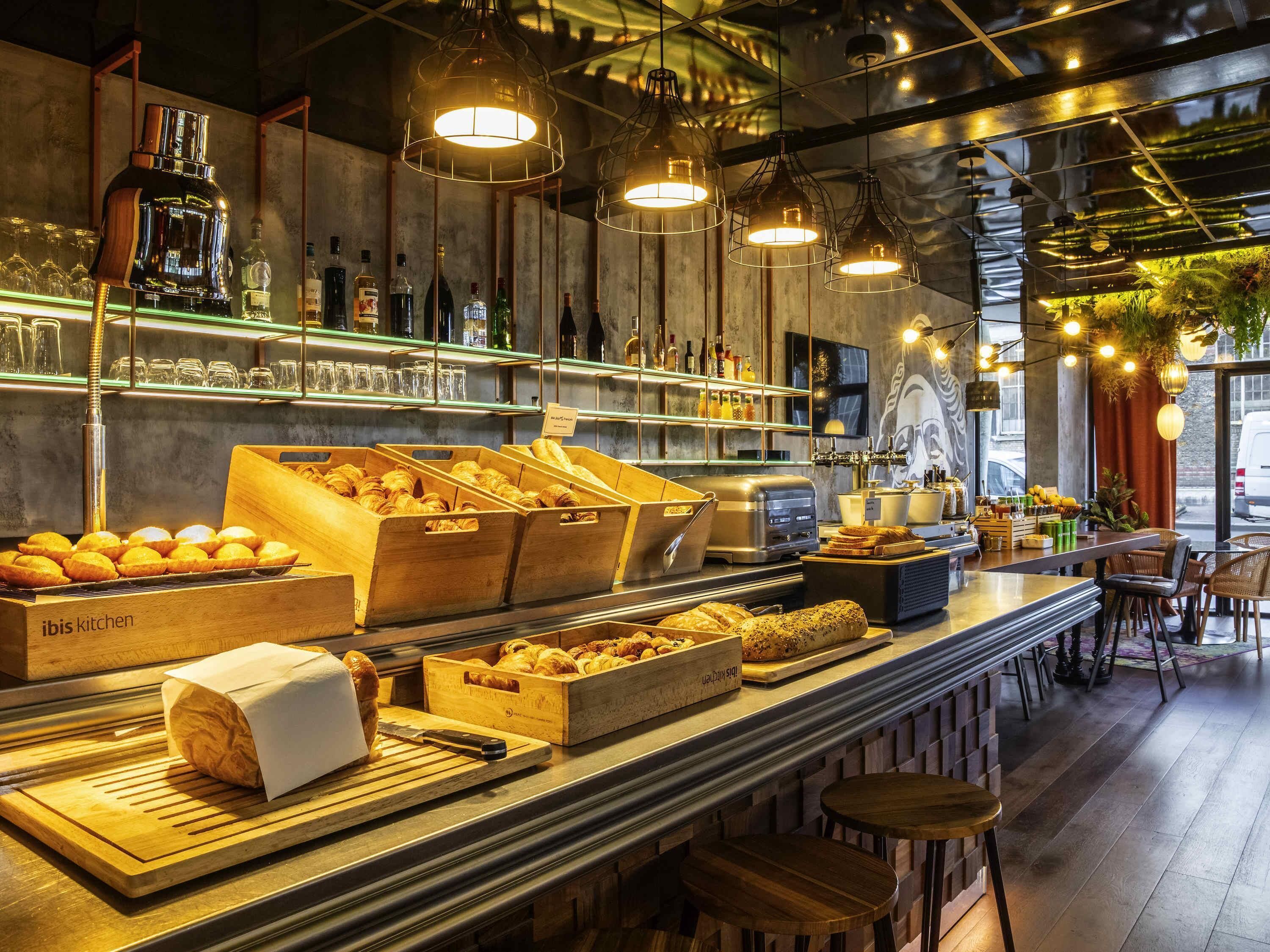 매일 뷔페 아침 식사 유료