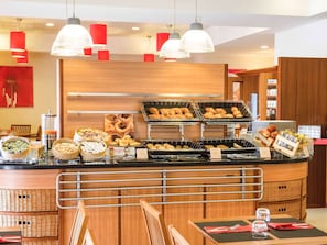 Daily buffet breakfast (EUR 9.00 per person)