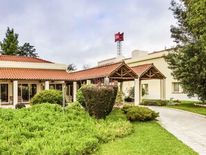 المنشأة من الخارج