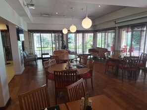 酒吧（店内）