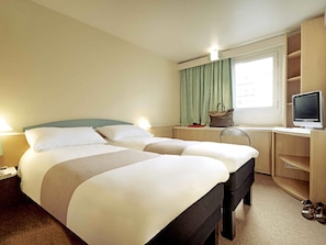 In-room safe, desk, blackout curtains, soundproofing - ibis Setubal (Setubal)