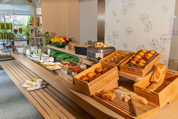 Daily buffet breakfast for a fee