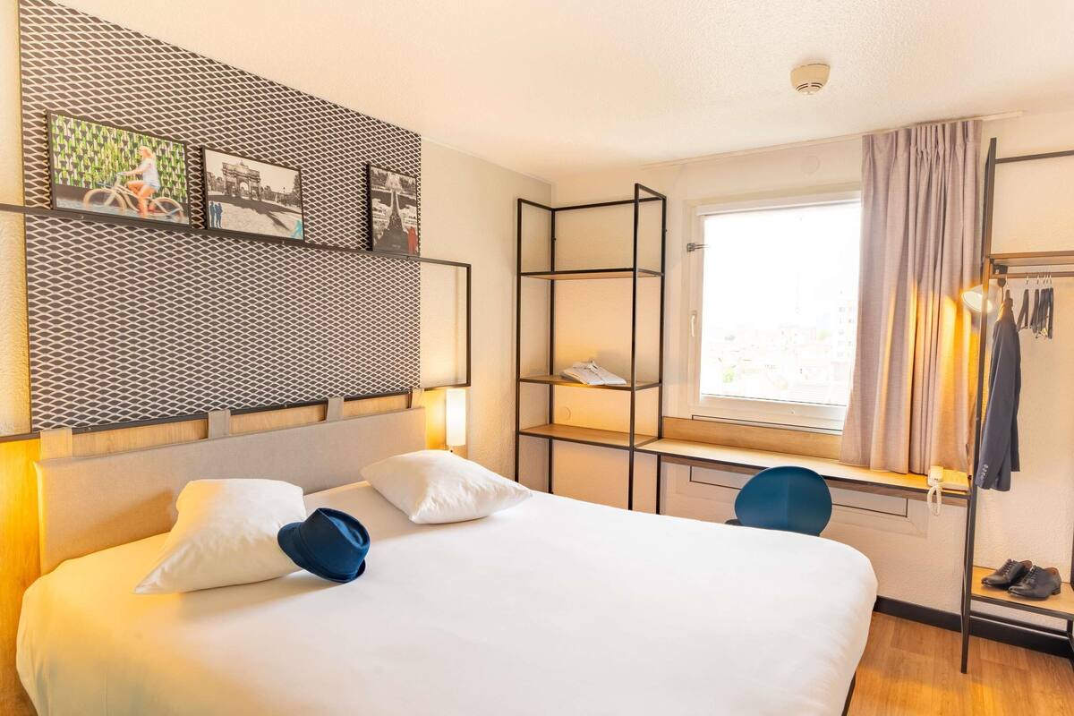 standard room, 1 double bed | egyptian cotton sheets, premium bedding, in-room safe, desk