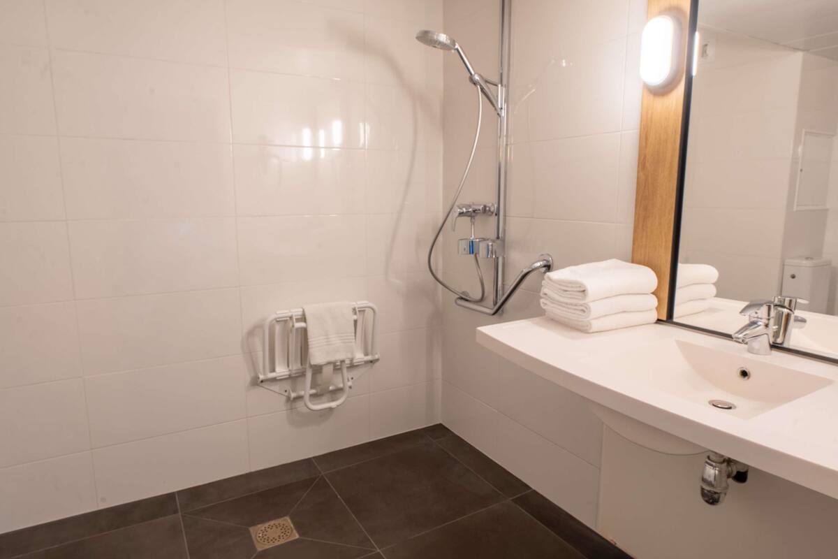 eco-friendly toiletries, hair dryer, towels